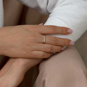 Anillo de Oro Sólido de 14K para Mujer con Diamante Cultivado en Laboratorio, Corte Baguette, 2.5 Quilates, Certificado IGI, Estilo Minimalista para Uso Diario - Product Image 6