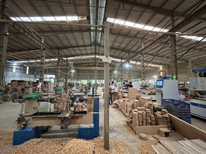 Vente en gros Urne sur pied en bois naturel pour animaux de compagnie Urne sur pied haute brillance pour animaux de compagnie de l'usine du Vietnam - Product Image 6