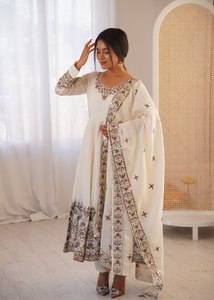 Ramdev Trading - Kurta Tradicional Étnica Moderna de Seda Romana de Secado Rápido y Largo Regular para Mujer, Estilo Indio-Pakistaní, Lista para Usar - Product Image 5