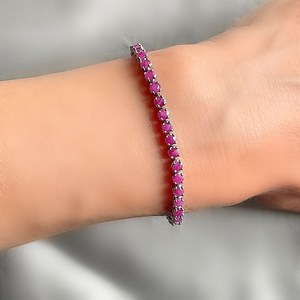 กำไลข้อมือเงินแท้ประดับทับทิมแบบปรับได้ ดีไซน์หรูหรา เหมาะเป็นของขวัญสำหรับผู้หญิง - Product Image 1