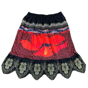 Jupes Hawaïennes Personnalisées Polynésiennes, Tenue de Plage Hawaïenne Florale Rouge Pohnpei, Jupe Décontractée Respirante pour Femme - Product Image 2