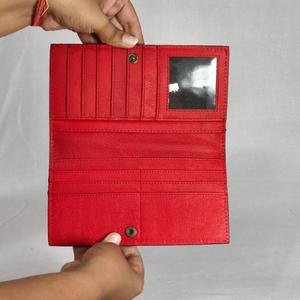 Cartera Larga de Cuero Genuino Hecha a Mano con Grabado Floral, Estilo Vintage, Cierre Plegable, Unisex, para Uso Diario - Product Image 4
