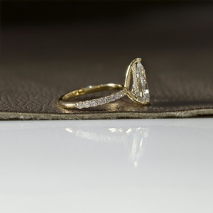 Anillo de Compromiso Aries Jewel Pave Band con Diamante Cultivado en Laboratorio de 3 CT, Corte Pera, Oro de 14K, Certificado IGI, Diamante VS1 E para Aniversario o Boda - Product Image 6