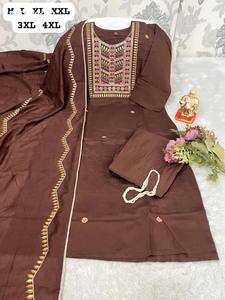 Conjunto de Kurti-Pantalón-Dupatta Recto Largo de Seda Muselina de Alta Calidad con Perlas y Lentejuelas Bordadas a Mano, Listo para Usar, a Precio Mayorista - Product Image 4