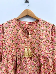 Robe mini décontractée d'été élégante en coton champagne à imprimé floral fait main, manches bouffantes, coupe ample bohème, col noué - Product Image 4