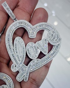 Colgante Personalizado con Letra Corazón de Reina, Chapado en Plata, con Diamantes Moissanite VVS, Estilo Hiphop, Unisex, para Regalo - Product Image 2