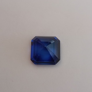 พลอยไพลินสีน้ำเงินทรงแปดเหลี่ยมเจียระไนแบบ Royal Octagon Cut ที่เพาะเลี้ยงในห้องปฏิบัติการ พร้อมใบรับรอง IGI ผลิตด้วยมือ 100% สำหรับทำเครื่องประดับ แหวน ฯลฯ - Product Image 1
