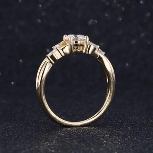 Anillo de Compromiso Roy Diamond Hecho a Mano con Moissanita Redonda de 1.50 CT, Plata de Ley 925 con Baño de Rodio, Certificado IGI, Engaste de Garras - Product Image 2