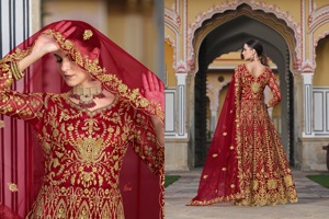 Robe Anarkali de mariée verte, lourdement brodée, avec voile, longueur ras du sol, pour femmes, idéale pour les mariages et les fêtes - Product Image 3