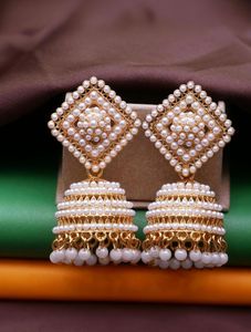 Pendientes Jhumka Tradicionales Indios con Perlas de Imitación, Chapados en Oro, con Diseño de Rombo y Moti en Capas, para Mujer, Joyería para Fiestas - Product Image 1