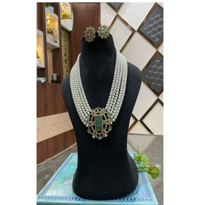 Adorable Juego de Collar y Aretes Kundan de Moda, Chapado en Oro de Primera Calidad, con Circonitas y Perlas de Imitación en Capas, para Bodas y Fiestas - Product Image 1