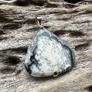 Colgante de Ágata Dendrítica en Plata de Ley 925, Forma de Lágrima, Hecho a Mano en Nuevo México, Piedra Natural, Joyería, Regalo - Product Image 1