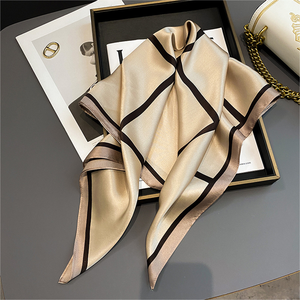 Foulard carré en satin de soie de mûrier de haute qualité pour femme, avec logo personnalisé OEM, imprimé géométrique, respirant, bandana, accessoire pour cheveux - Product Image 2