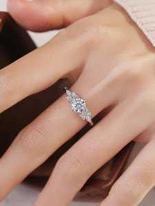 Bague en argent 925 avec motif floral et feuilles de vigne, sertie de moissanite taille ronde, style romantique, idéale pour les fiançailles et les fêtes - Product Image 2