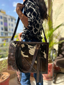 กระเป๋าถือแกะสลักด้วยมือ กระเป๋าหนัง Cowhide จริง กระเป๋าโบฮีเมียน กระเป๋าขอบออกแบบใหม่สําหรับผู้หญิงใช้ - Product Image 2