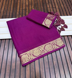 Sari indio tradicional en crepé de khaddi puro con elegancia tejida en jacquard - Product Image 1
