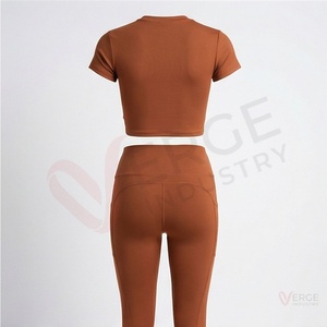 Ensemble de yoga 2 pièces pour femmes, haut court à manches courtes torsadé marron, leggings taille haute - Product Image 2