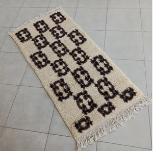 Tapis noué à la main de luxe marocain en laine noire et beige, rembourré, résistant aux taches, antidérapant, à poils longs, pour prière, salon, hôtel - Product Image 3