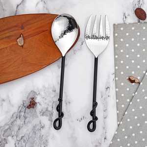 ชุดช้อนส้อมสแตนเลสแบบตอกลาย VIC 50329 จำนวน 5 ชิ้น พร้อมที่ตักสลัด 2 ชิ้น |   ชุดช้อนส้อมระดับพรีเมียม |   ชุดอุปกรณ์บนโต๊ะอาหารสำหรับงานแต่งงาน - Product Image 3