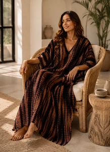 Vestido Maxi Bohemio para Mujer, Color Marrón Tie-Dye, 100% Algodón Tejido, Largo hasta el Suelo, Cuello en V, Hombros Descubiertos, Corte Moderno, Ecológico, Hecho a Mano - Product Image 3