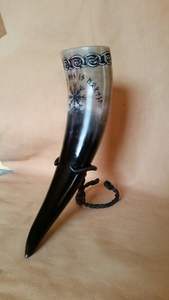 Cuerno Vikingo para Beber con Diseño Natural Pulido y Soporte de Cuerno, Estilo Feng Shui y Religioso, Logotipo Personalizado, Diseño Único de Alta Calidad - Product Image 2