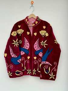 Chaqueta Corta de Terciopelo Bordada a Mano Estilo Uzbeco para Amantes del Arte y la Moda Sostenible, Abrigo Corto con Bordado Suzani, Prenda Exterior Destacada - Product Image 1