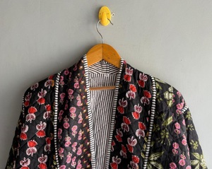 Chaqueta acolchada floral vintage para mujer, con estampado patchwork, corte regular, para invierno, tipo cárdigan, regalo para ella. - Product Image 5
