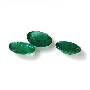 Esmeralda Zambiana Natural de Corte Ovalado de 1.40 Quilates, Calibrada de 5x6 mm, Facetada, Translúcida, Lote de 3 Piezas - Product Image 2