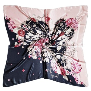 Vente en gros de bandana carré avec logo personnalisé foulard à cheveux de couleur imprimé numérique pour l'extérieur foulards artisanaux de bonne qualité à bas prix - Product Image 1