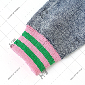Cardigan personnalisé Alpha Kappa Alpha en tricot rose et vert à boutons pour les membres de la sororité - Product Image 6