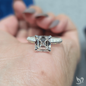 แหวนเพชรทรง Asscher 3 กะรัต รับรองโดย IGI เพชรเพาะเลี้ยงทรงสี่เหลี่ยมจัตุรัส ตัดแบบ Step Cut ประดับเพชรเม็ดใหญ่ตรงกลาง ตัวเรือนทองคำขาว ฝังเพชรแบบ Pave - Product Image 4