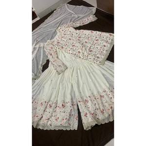 Ensemble haut-bas et dupatta pour femme FB Designer, blanc, avec travail de sequins et de fils zari, taille M - Product Image 1