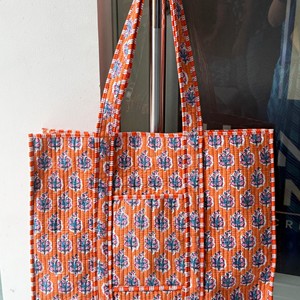 Grand sac fourre-tout matelassé surdimensionné pour le week-end - Sac de voyage en coton imprimé à la main pour les courses et les voyages, sacs faits main pour femmes - Product Image 2