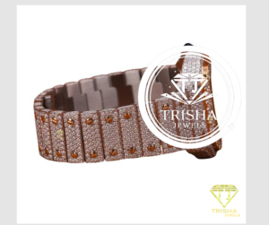 Montre de mode exclusive en or rose avec cadran à chiffres romains et détails en diamants Moissanite étincelants - Product Image 2
