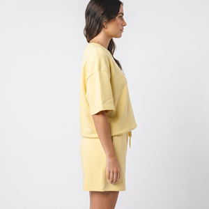 Conjunto de 2 piezas de camiseta informal de manga corta con cuello en V y estampado a rayas con pantalones cortos con cordón en la cintura, tejido de punto sólido para mujer - Product Image 2