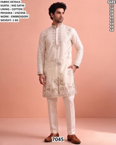 Kurta Amarilla de Satén Nio para Hombre con Bordado, Corte Regular, Largo hasta el Tobillo, Ropa Tradicional para Bodas 7045 - Product Image 2