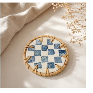 Juego de Posavasos de Cerámica con Mosaico Hecho a Mano de Lujo con Borde de Ratán – Posavasos Azules a Cuadros para Decoración Boho Costera del Hogar - Product Image 3