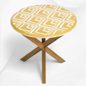 Tabouret chic à plateau rond incrusté d'os, avec bords à motifs noirs et trois pieds métalliques fins, disponible à prix de gros. - Product Image 2