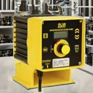 Pompe de dosage chimique MILTON ROY UC-12 pour systèmes de traitement de l'eau, productivité 0-6 LPH, 230V, garantie 1 an - Product Image 1