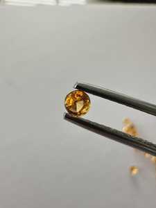 Zafiro Amarillo Dorado Natural, Corte Brillante Redondo, Gema Suelta de Madagascar, Calidad Premium para Joyería - Product Image 1