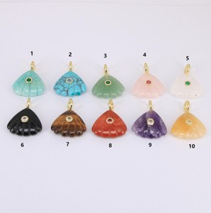 จี้หินโรสควอตซ์แกะสลักด้วยมือ - จี้ชุบทอง - Product Image 4