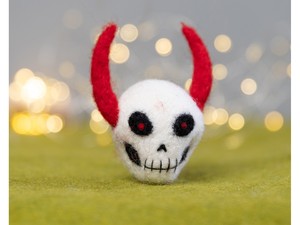 Wholesale Felt & Yarn Handmade Wool Skull with Red Horn Spooky Halloween Hanging Decor Gift Set for Adults - Product Image 1
