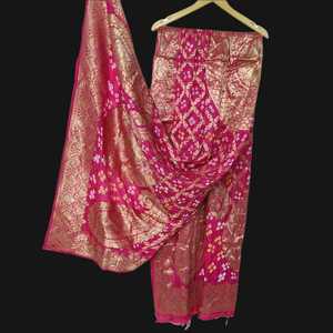 AISHA BANDHEJ - Pañuelo de Seda Artística Bandhani, Sin Arrugas, Moderno, para Bodas, Fiestas, Diwali - Product Image 1