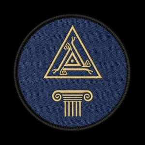 Écusson brodé Piliers et Triangle Maçonniques Bleu Marine et Or, Insigne en fil d'or pour la Franc-maçonnerie, Emblème appliqué pour uniforme rituel - Product Image 1