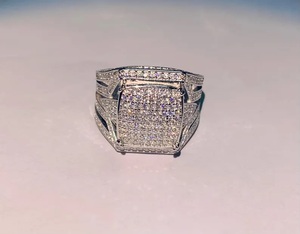 แหวนมอสซาไนต์ทรงสี่เหลี่ยมสีชมพู เงินแท้ 925 ประดับเพชรแบบ Iced Out สไตล์ฮิปฮอป แหวนหรูหราเพชร VVS - Product Image 1