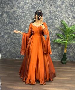 Kurti de seda Rangoli de fantasía con trabajo artesanal y Dupatta, ropa festiva, precio al por mayor, prenda étnica, naranja, algodón de secado rápido, en stock. - Product Image 1
