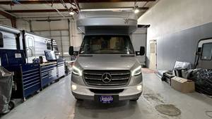 Autocaravana Usada Económica Winnebago View 24J 2023 - Product Image 3