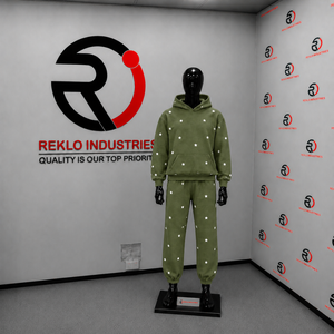 Ensemble de survêtement personnalisé pour homme avec imprimé étoile olive, comprenant un sweat à capuche et un pantalon de jogging, style streetwear décontracté et sportswear, fournisseur de vêtements en gros - Product Image 3