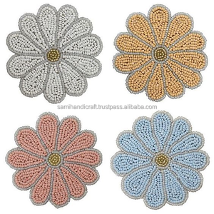 แผ่นรองแก้วลายต้นคริสต์มาส ดีไซน์ทันสมัย คลาสสิก เป็นมิตรกับสิ่งแวดล้อม ทำจากลูกปัดแก้ว ลวดลายประณีต สีและขนาดสามารถปรับแต่งได้ - Product Image 2