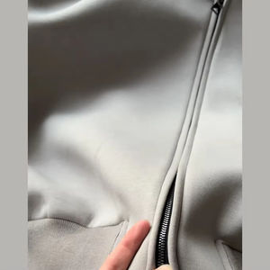 Sweat à capuche zippé premium en coton French Terry de haute qualité, poids lourd 450 g/m², coupe oversize pour l'exploration urbaine et la gym, modèle court pour homme - Product Image 3